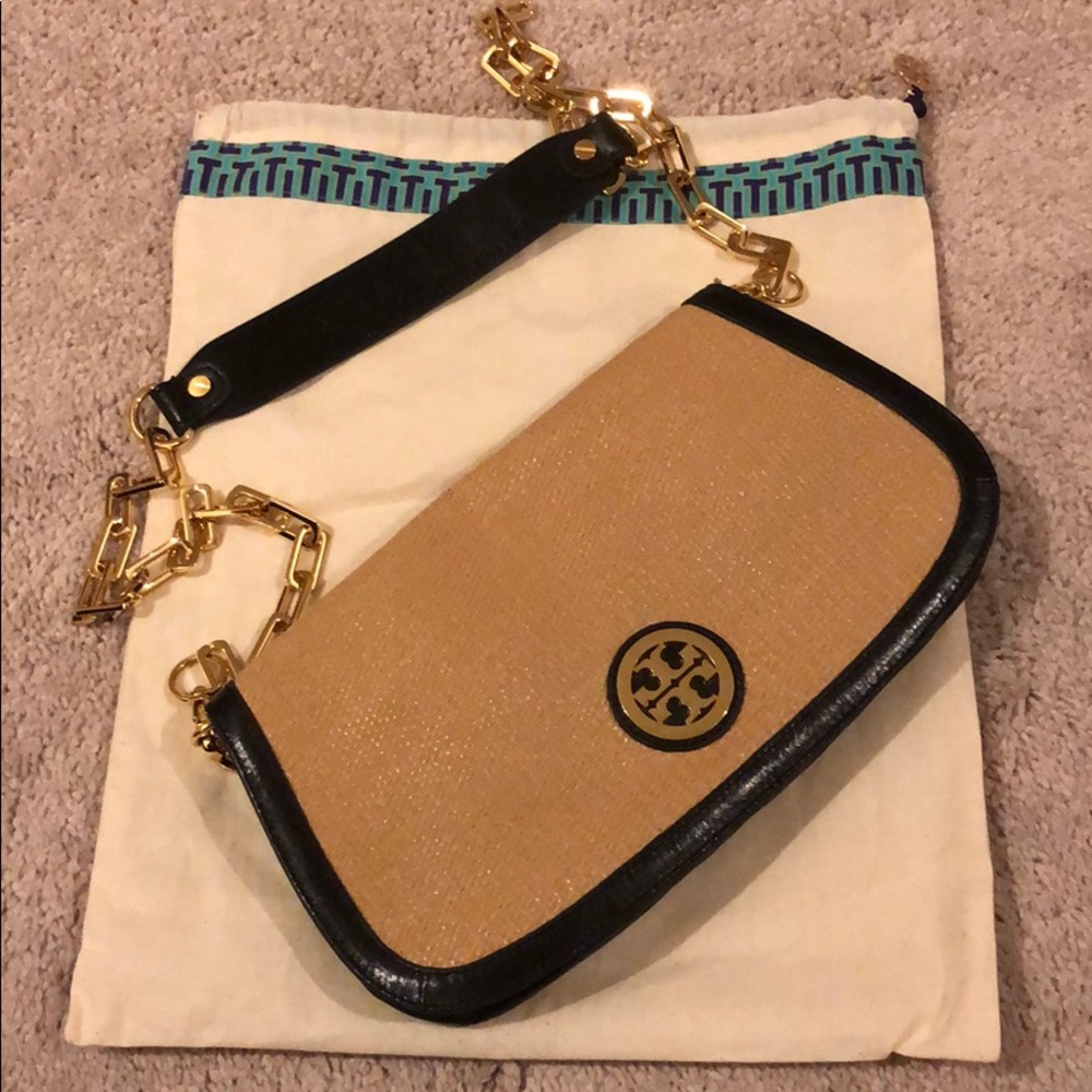 Tory Burch Reva Clutch in calfskin and straw